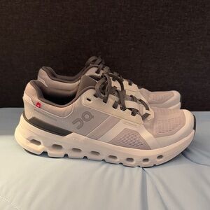 Women’s ON running Cloudrunner 2 size 8.5 color frost